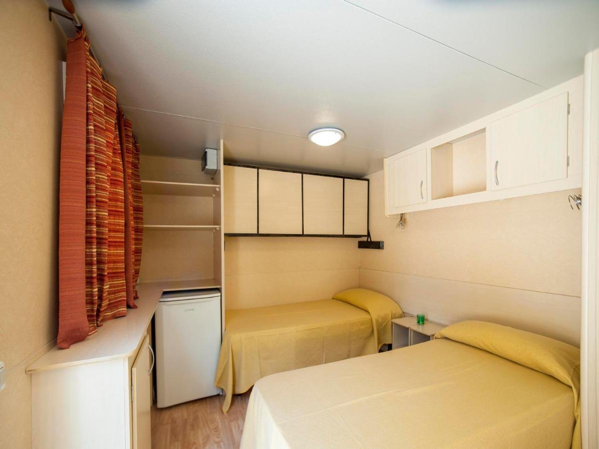 Hu Firenze Certosa Camping In Town إمبرونيتا الغرفة الصورة