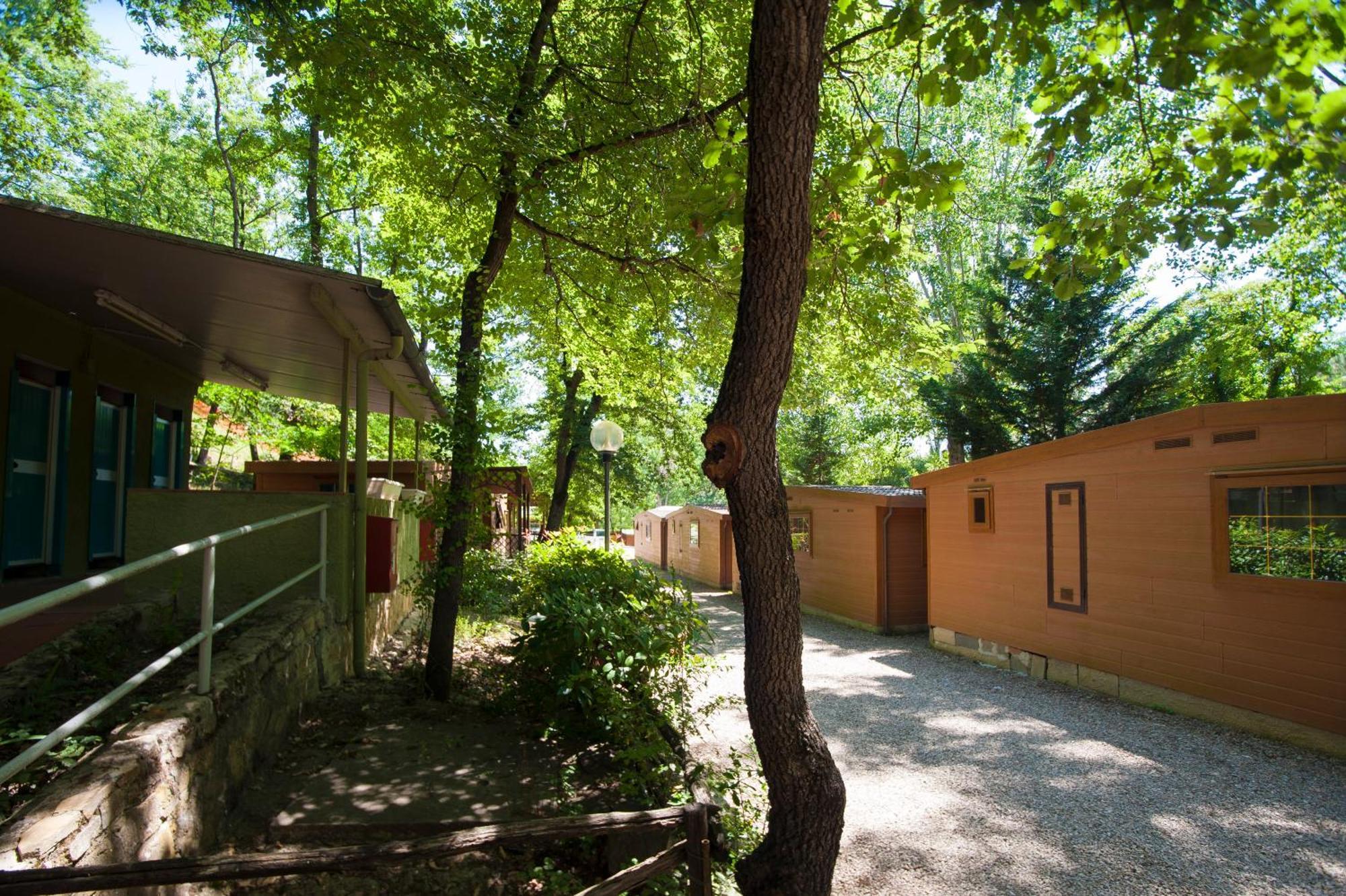 Hu Firenze Certosa Camping In Town إمبرونيتا المظهر الخارجي الصورة